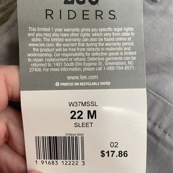 *NWT* Lee Riders Gray Shorts Regular Fit, Mid Rise Plus Size 22 - Picture 3 of 5